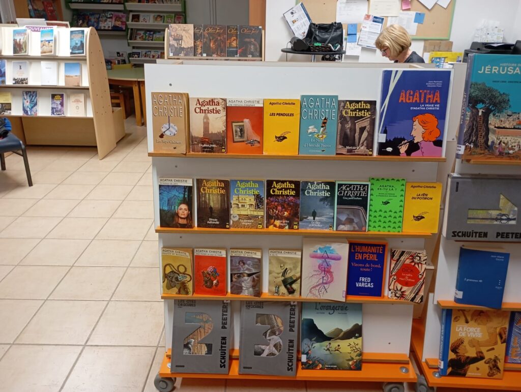 Photo des romans d'Agatha Christie à la bibliothèque de St Mamans
